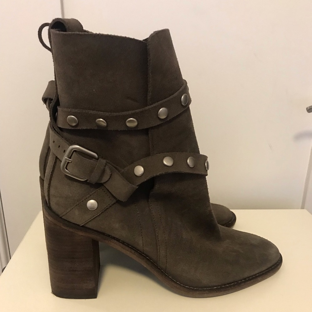 Sale‼️ Like New Taupe Suede Booties